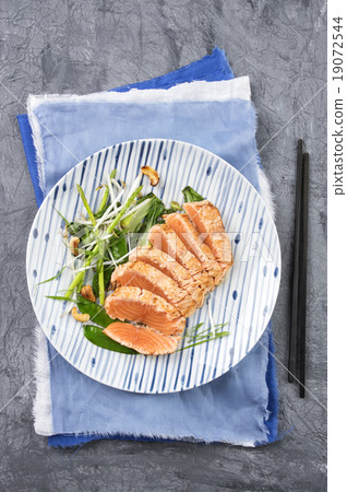 Salmon Tataki  19072544
