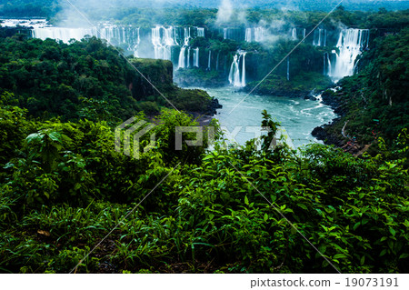 Iguassu Falls, the largest series of waterfalls 19073191