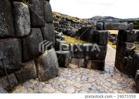 View of Sacsayhuaman wall, in Cuzco, Peru. 19073350