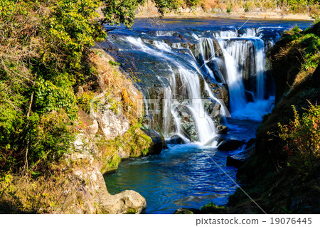 Nakameama waterfall Nakameama waterfall 19076445