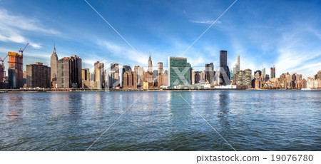 Midtown Manhattan skyline, New York City. USA. 19076780