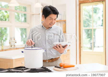 Stock Photo: one27;s home, middle and old aged, house-husband