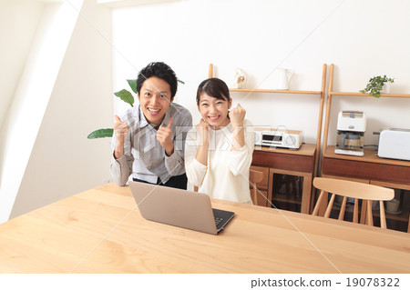 A young couple 19078322