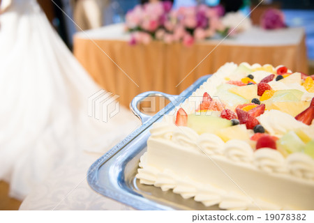 Wedding cake and bride Wedding cake and bride 19078382