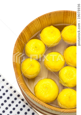 Yuzu and bath tub ~ Yuzu bath Yuzu and bath tub ~ Yuzu bath 19078936