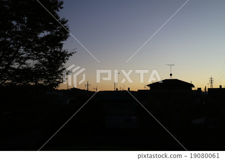 Dusk of a residential area ② Dusk of a residential area ② 19080061
