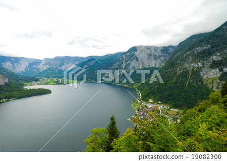 Scenic landscape view of Hallstatt, Austria Scenic landscape view of Hallstatt, Austria 19082300