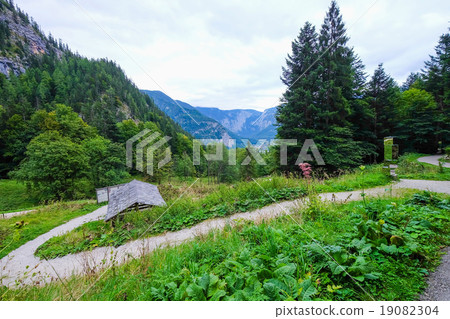 Scenic landscape view of Hallstatt, Austria 19082304