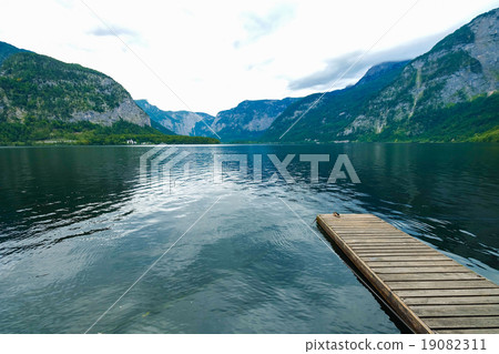 Scenic landscape view of Hallstatt, Austria Scenic landscape view of Hallstatt, Austria 19082311