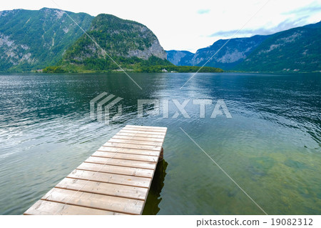 Scenic landscape view of Hallstatt, Austria Scenic landscape view of Hallstatt, Austria 19082312