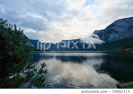 Scenic landscape view of Hallstatt, Austria Scenic landscape view of Hallstatt, Austria 19082313