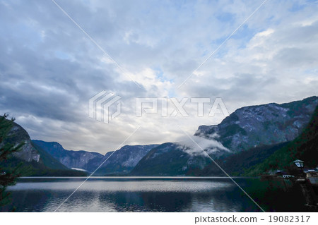 Scenic landscape view of Hallstatt, Austria Scenic landscape view of Hallstatt, Austria 19082317