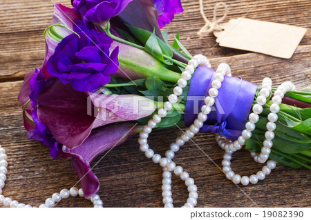 Calla lilly and eustoma flowers 19082390