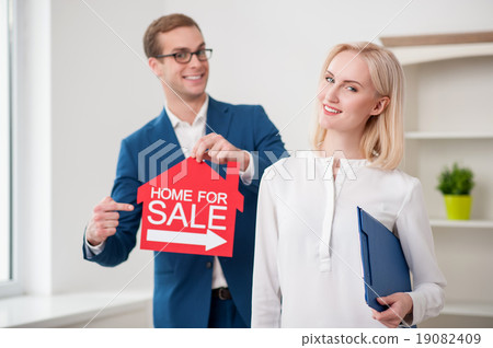 Cheerful estate agent is proposing to buy an 19082409