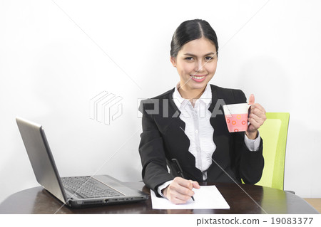 Attractive asian business women is drinking coffee Attractive asian business women is drinking coffee 19083377