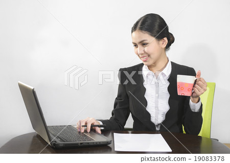 Attractive asian business women is drinking coffee Attractive asian business women is drinking coffee 19083378