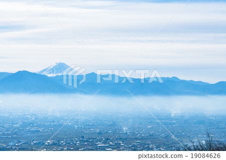 [山梨縣]甲府盆地和朝霧縣的富士山 19084626
