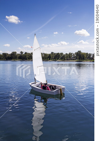 Sailing on the lake 19084640