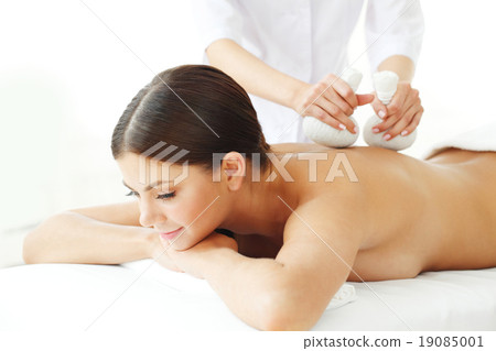 Woman in spa 19085001