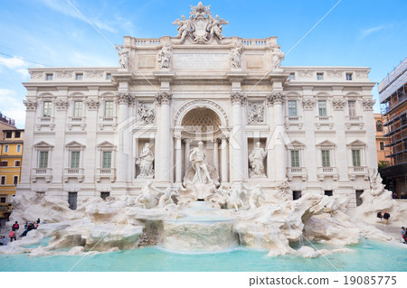 Trevi Fountain, Rome, Italy. 19085775