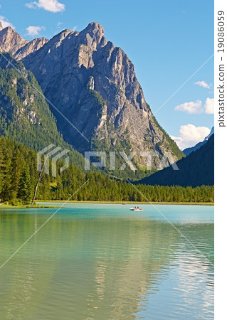Mountain Lake Landscape 19086059