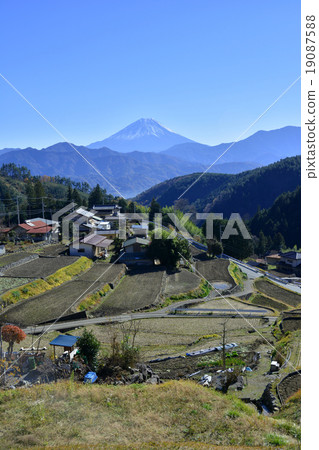 Country landscape 19087588