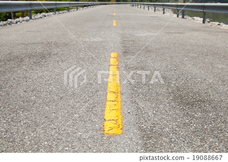 middle of the Road 19088667