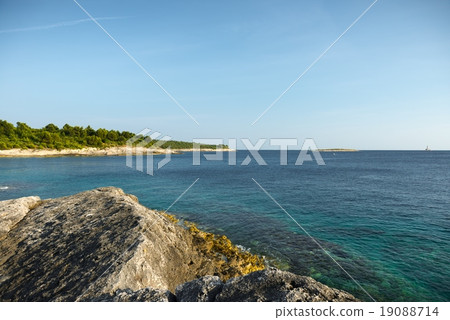 Coastline with horizon and sky Coastline with horizon and sky 19088714