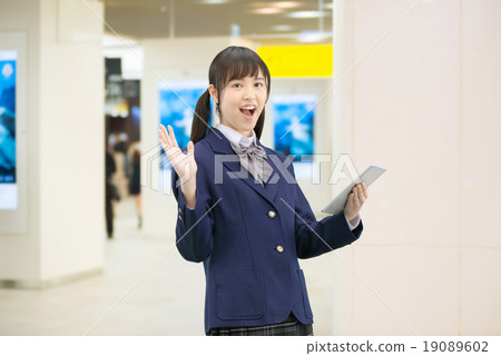 Female high school student's pose standing in the underground passage of the station 19089602