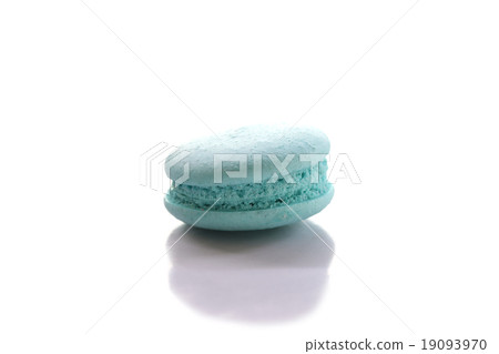 macaroons on white. 19093970