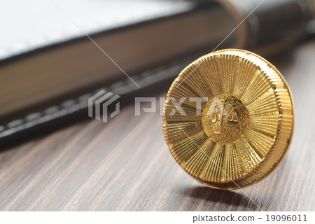 律師徽章和筆記本 律師徽章和筆記本 19096011