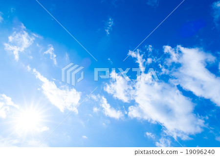 層狀雲彩雲彩積雲秋天天空一般天空和雲彩白色雲彩和藍天背景材料複製空間字符空間 層狀雲彩雲彩積雲秋天天空一般天空和雲彩白色雲彩和藍天背景材料複製空間字符空間 19096240