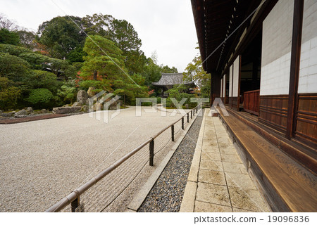 Kanejima, Kyoto (super wide angle shooting), seeing the "Tsurugame no yado" and Kamiyado from Okajo Eastern side by Kobori Enzou 19096836