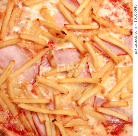 French fries with meat close up French fries with meat close up 19100046