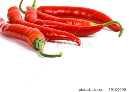 five red chilli peppers 19100096