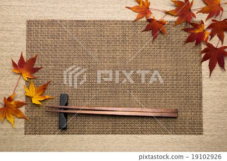 Background material Autumn lunch mat chopsticks fallen leaves 19102926