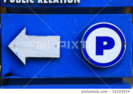 turn left 19103634