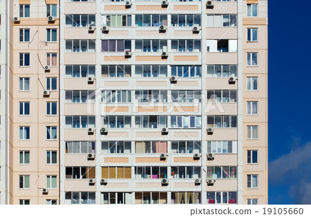 Apartment building 19105660