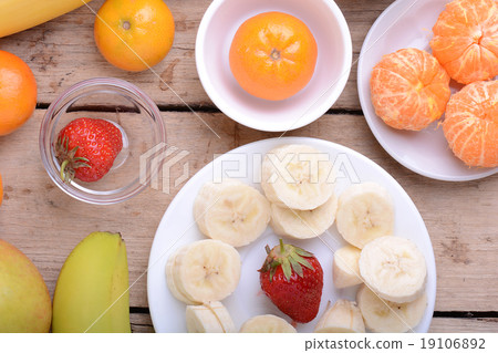 Fresh colorful fruits composition mandarin Fresh colorful fruits composition mandarin 19106892