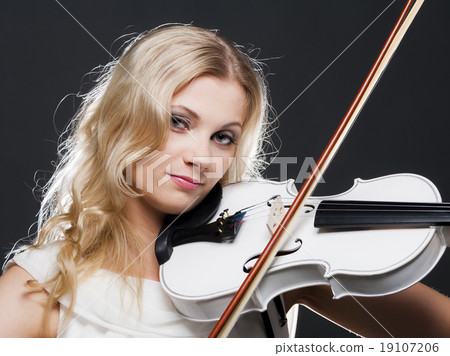 Violinist Violinist 19107206