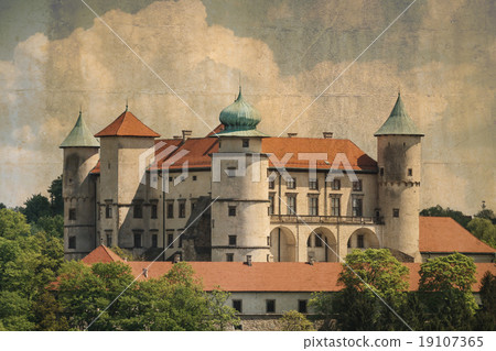 vintage view of Nowy Wisnicz castle, Poland vintage view of Nowy Wisnicz castle, Poland 19107365