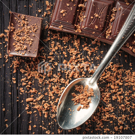Closeup of dark chocolate 19107807