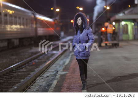 girl winter night in the city - at the railway station 19113268