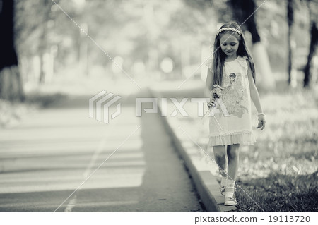 little girl dreams of summer 19113720