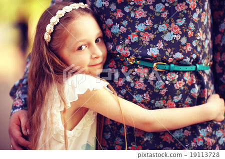 girl hugging mother 19113728