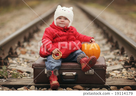 foundling, a small child in a suitcase 19114179
