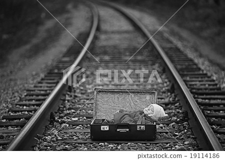 foundling, a small child in a suitcase 19114186