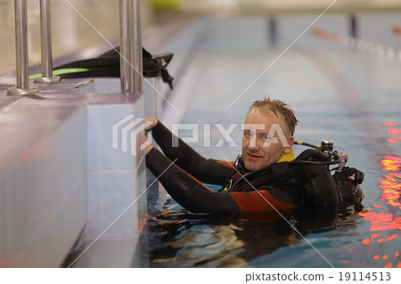 man teaches diving in the pool, swim coach man teaches diving in the pool, swim coach 19114513