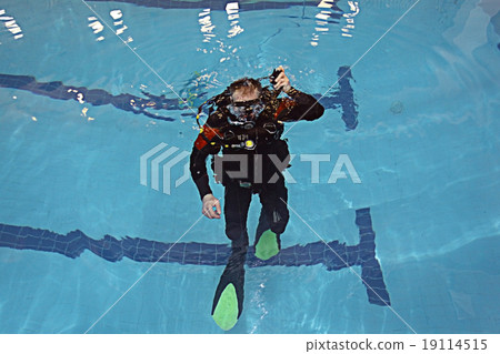 man teaches diving in the pool, swim coach man teaches diving in the pool, swim coach 19114515