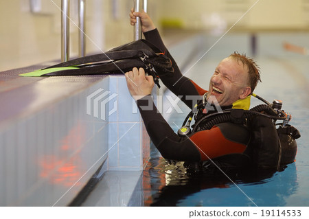 man teaches diving in the pool, swim coach man teaches diving in the pool, swim coach 19114533